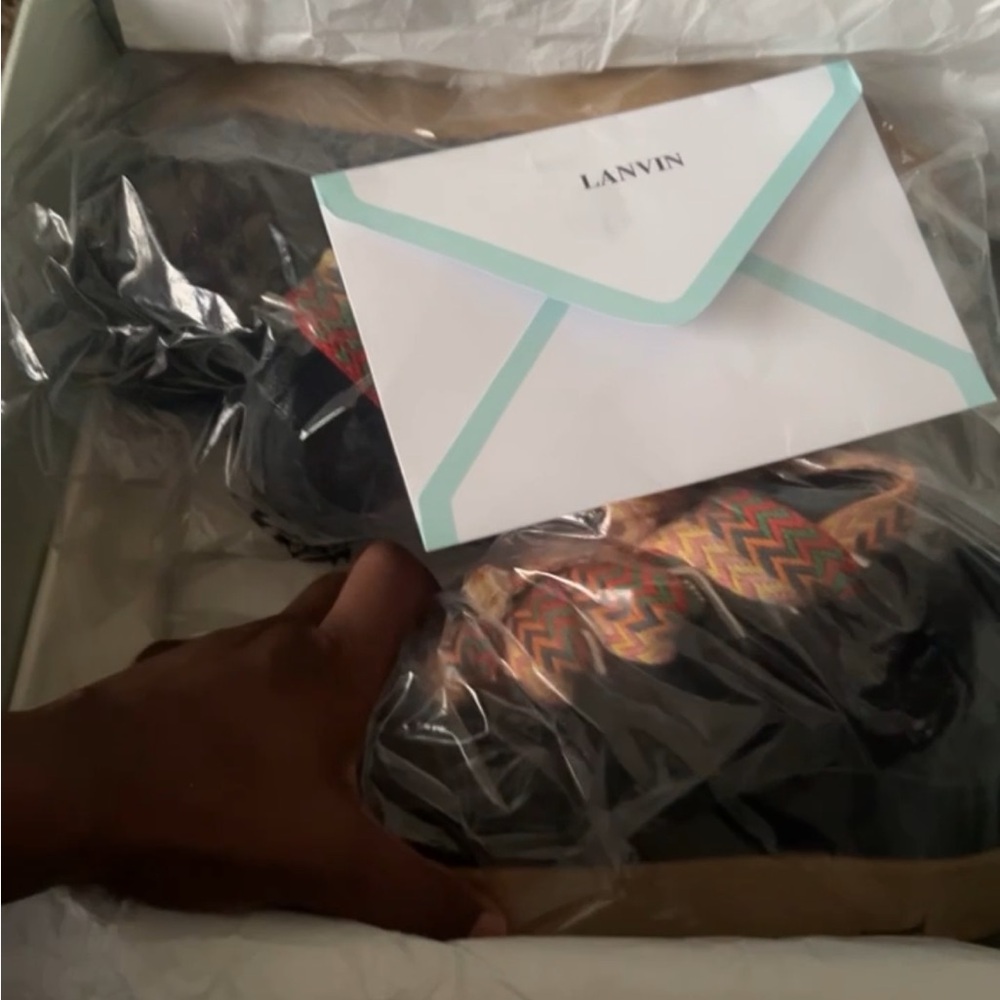 Selling these lanvin curb for good price brand new
